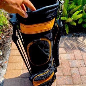Peerless Golf Stand Bag With Shoulder Strap and club dividers .